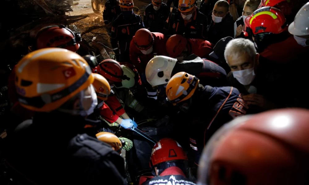 Σεισμός: 24 οι νεκροί στην Σμύρνη! Συνεχείς προσπάθειες για εύρεση επιζώντων